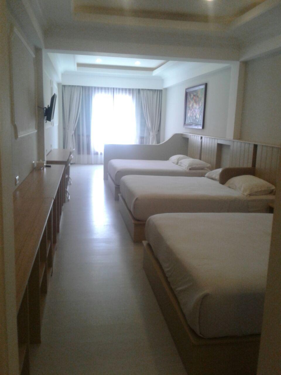 Malibu Gold, Suite, 3 Queen Beds