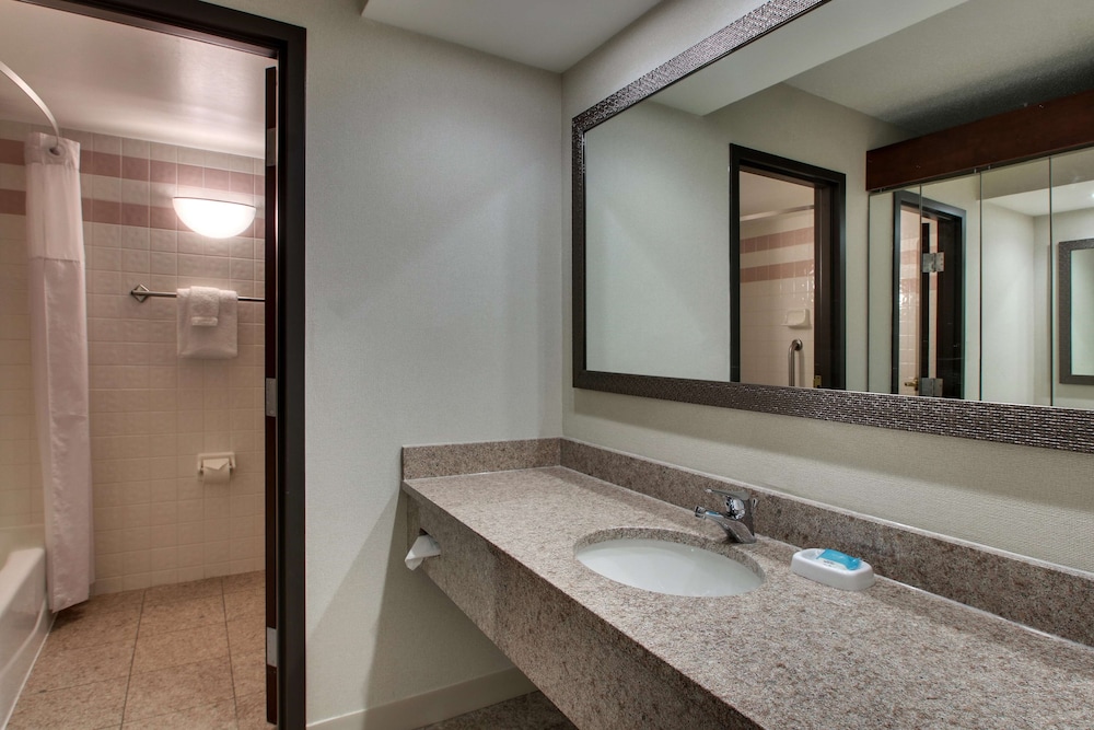 Drury Inn and Suites Evansville East 46/50