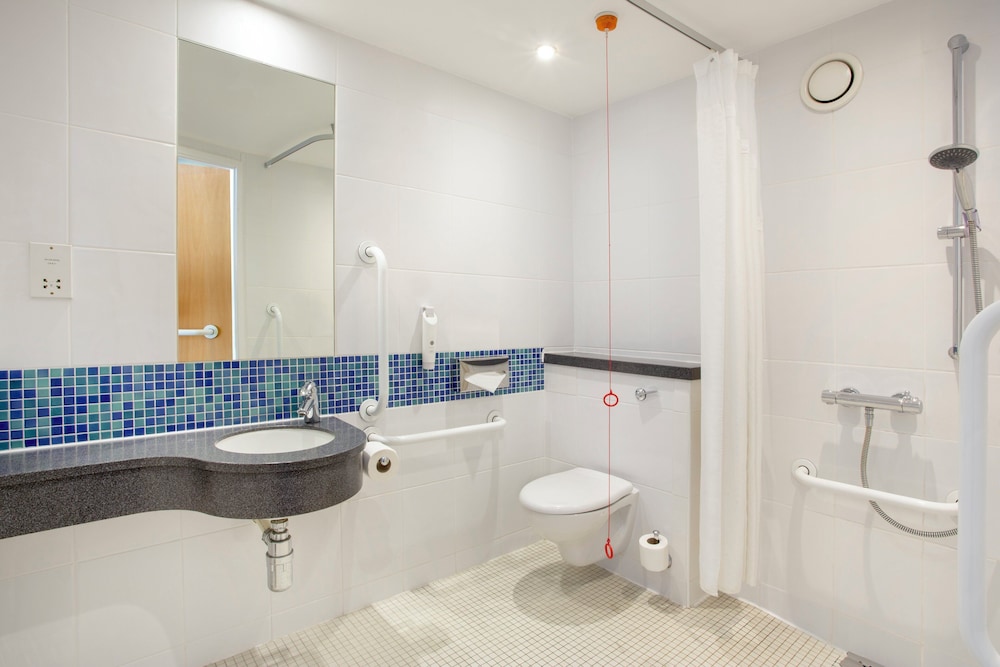 Holiday Inn Express Edinburgh City Centre 60/62