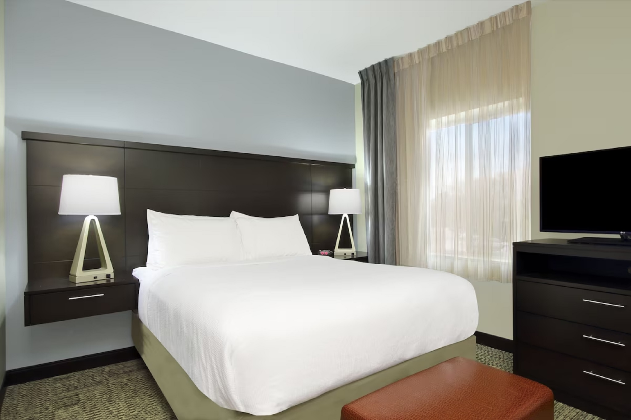 Studio, Queen Bed, Accessible