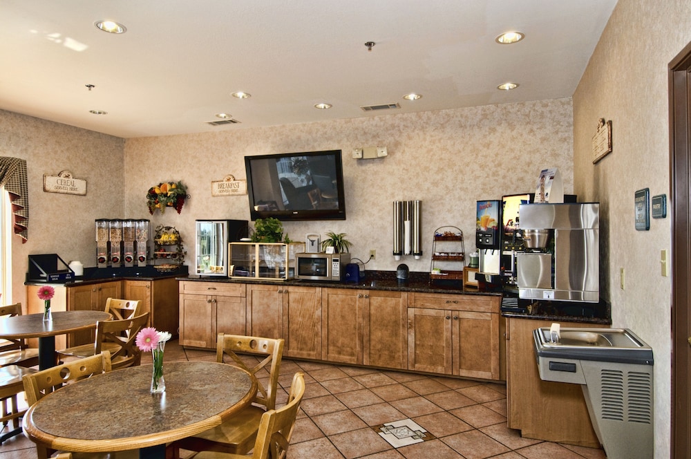 Best Western Club House Inn & Suites 10/34