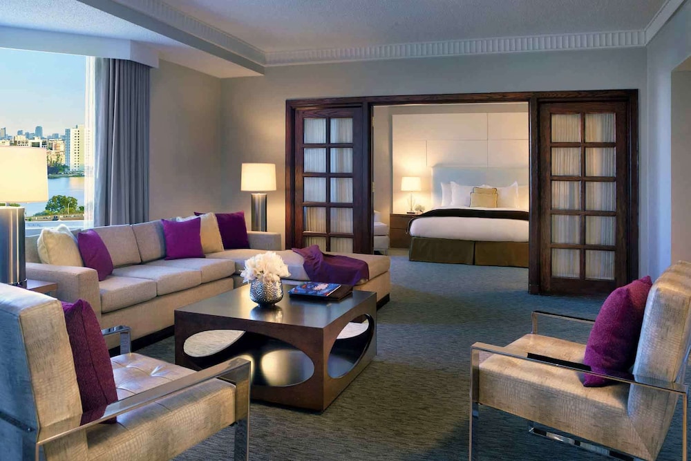 Pullman Miami Airport 34/70