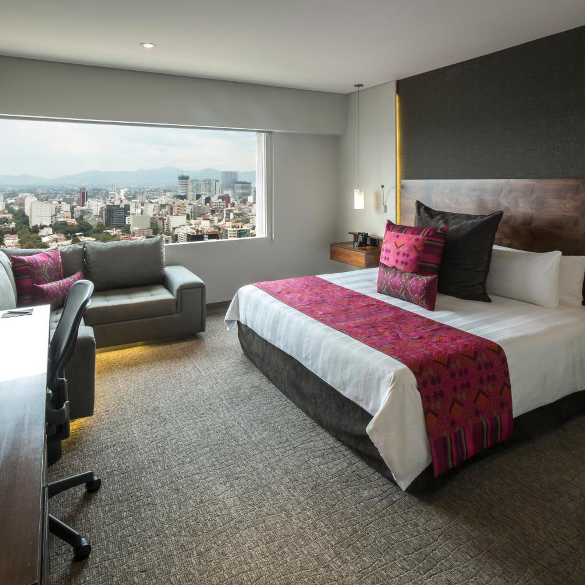 Club, Executive, King Bed, Polanco View