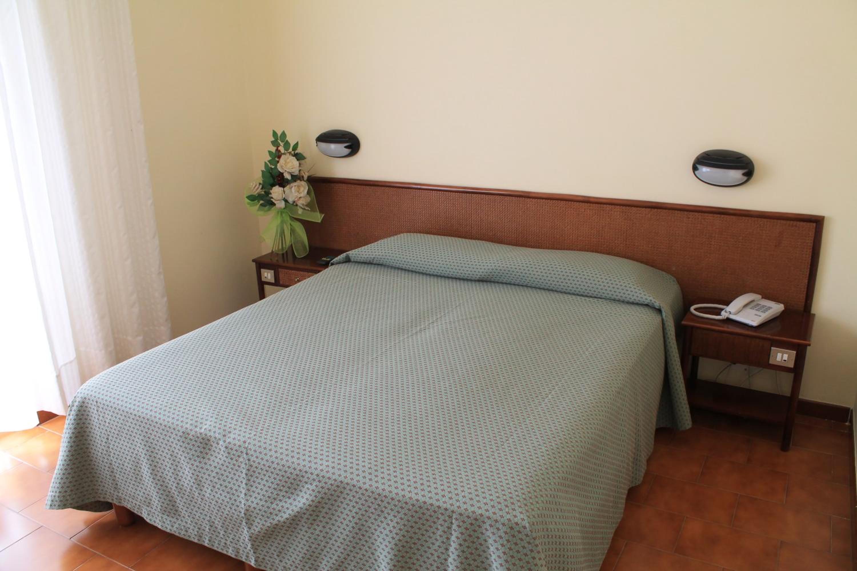 Room, Double Bed