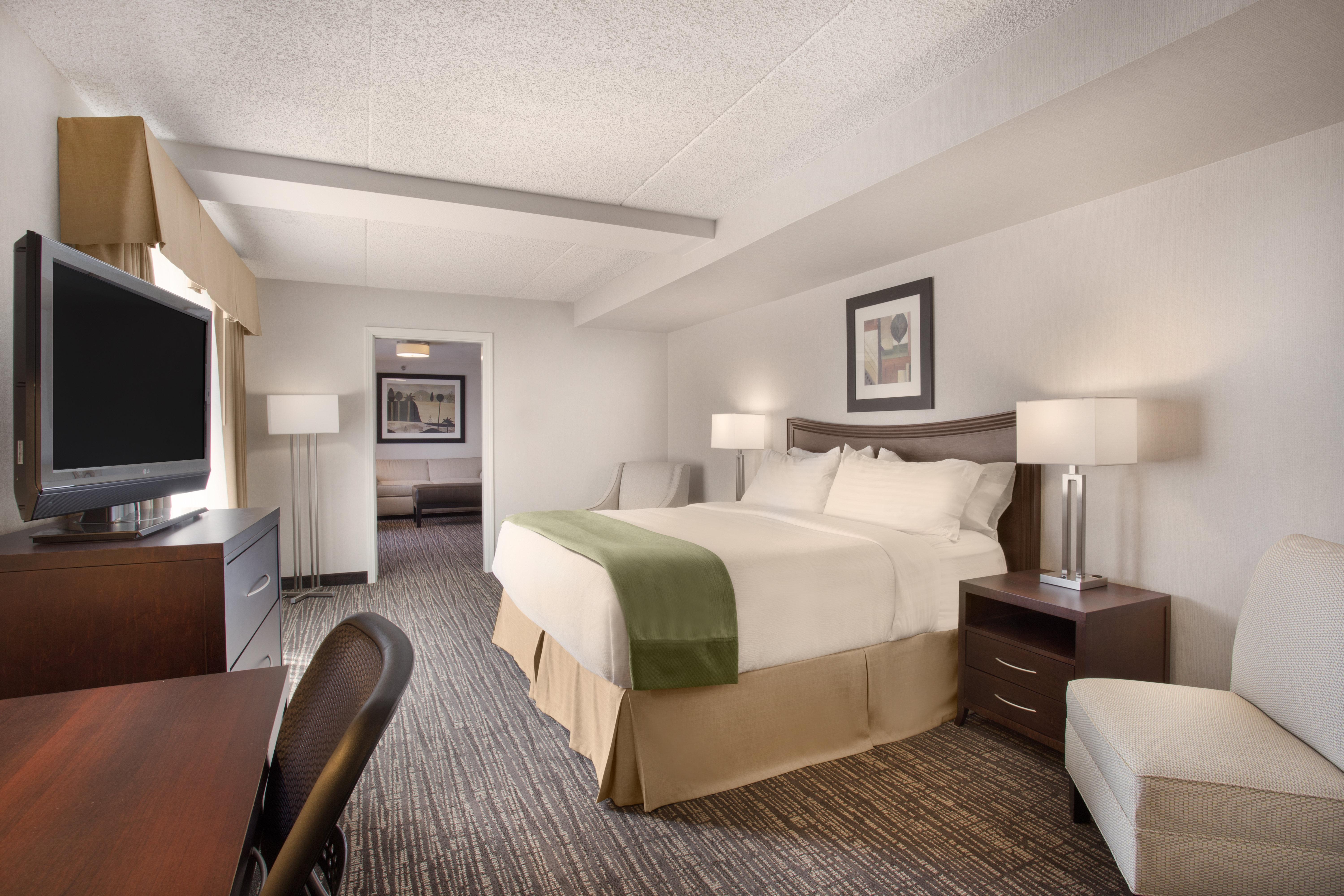 Suite, King Bed, Balcony