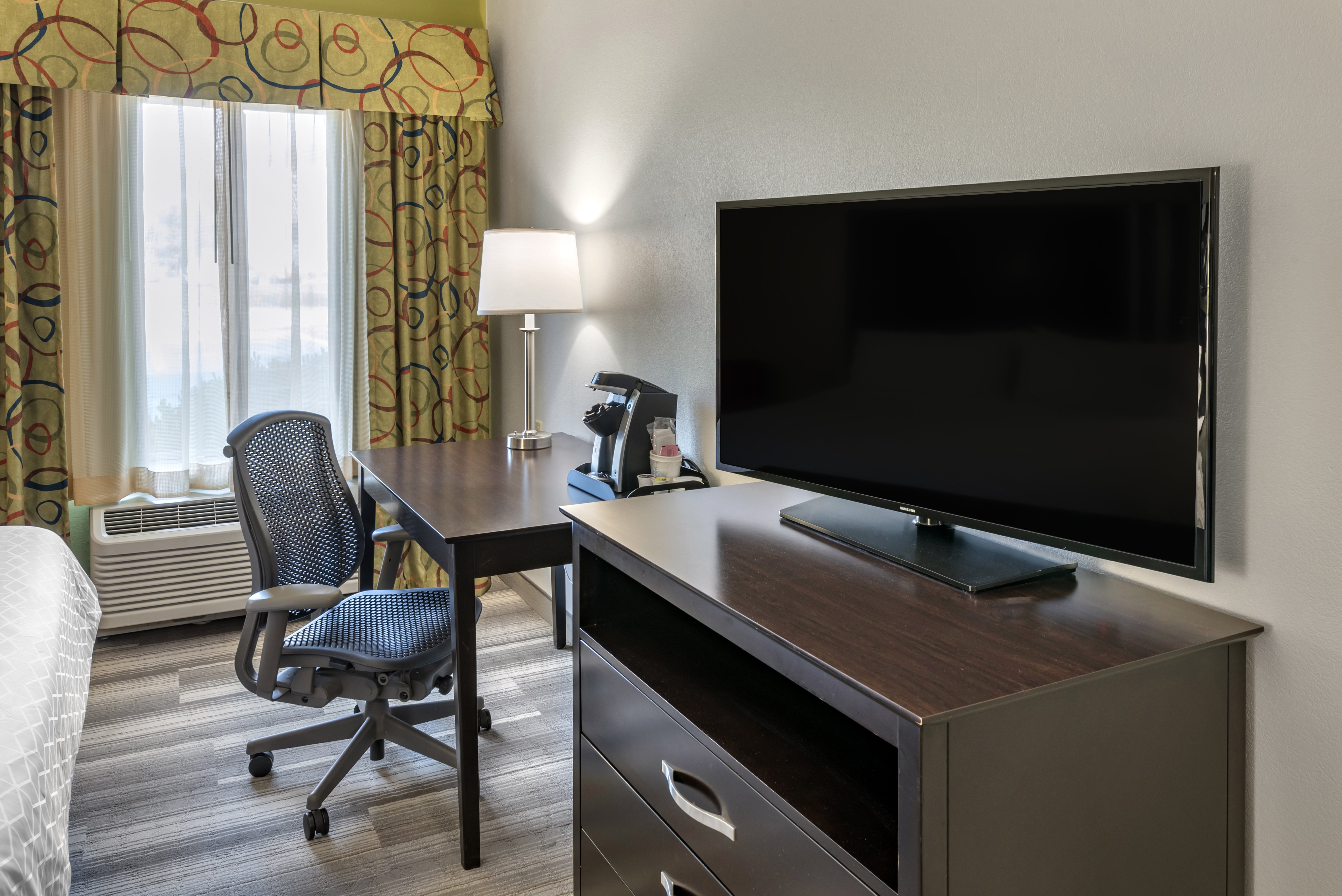 Holiday Inn Express Hotel & Suites Cincinnati-Blue Ash 61/72