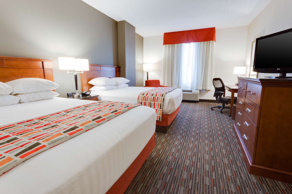 Drury Inn and Suites Greenville 7/36