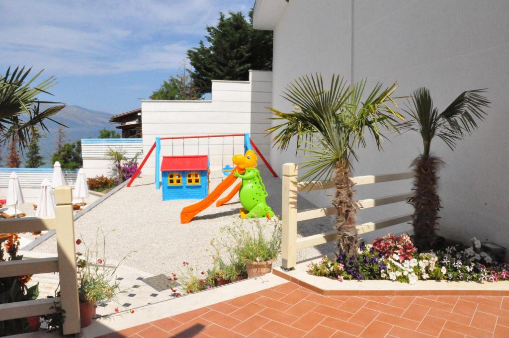 Coral Hotel & Resort 32/34