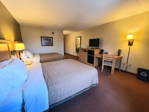 AmericInn by Wyndham Waconia 7/80
