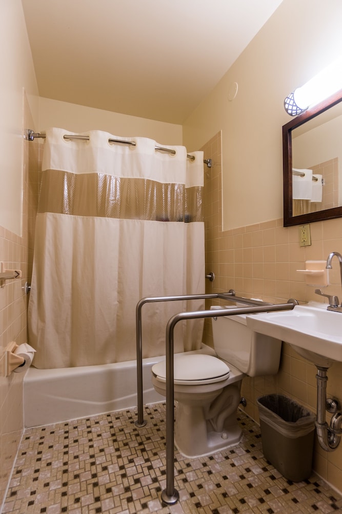 Americana Inn 48/50