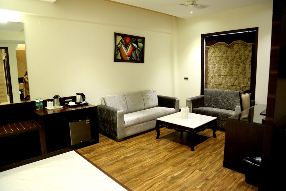 Hotel The Royal Bharti 15/38