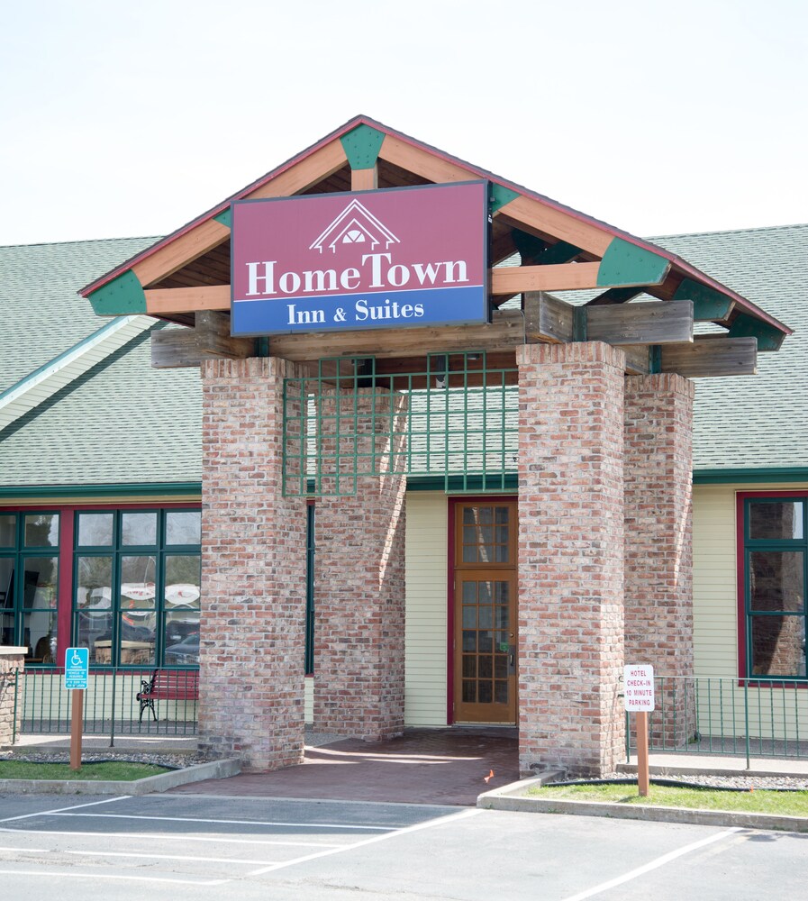 HomeTown Inn and Suites Belle Plaine 3/65