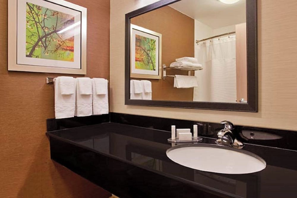 Fairfield Inn and Suites Tulsa South Medical District 44/47