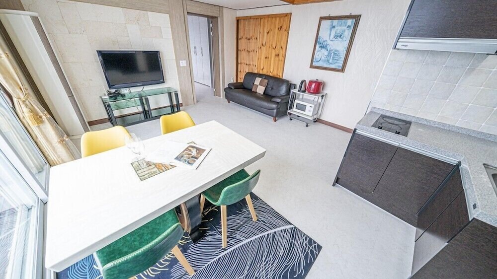 Geoje White O Pension 34/50