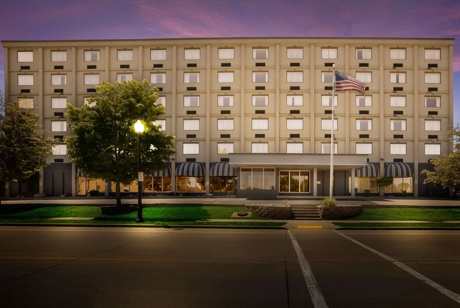 Riverfront Inn Marinette 2/43