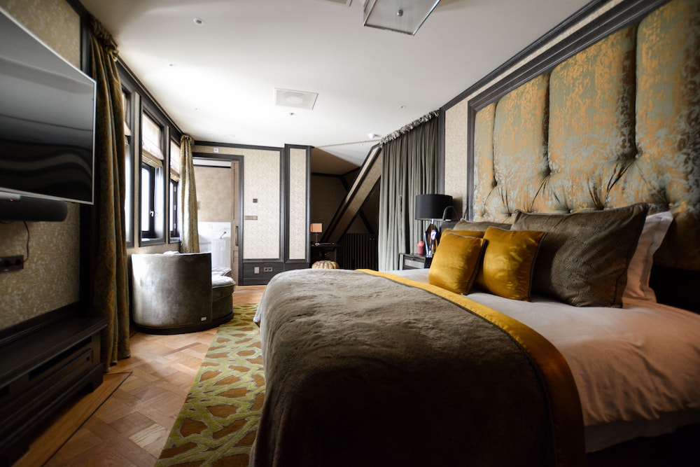 ROOF TOP, LOFT, SUITE