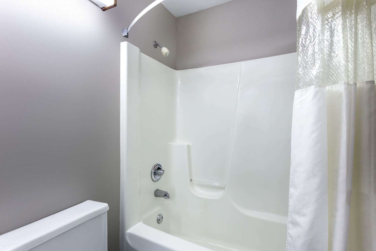 Delavan Inn and Suites 12/13