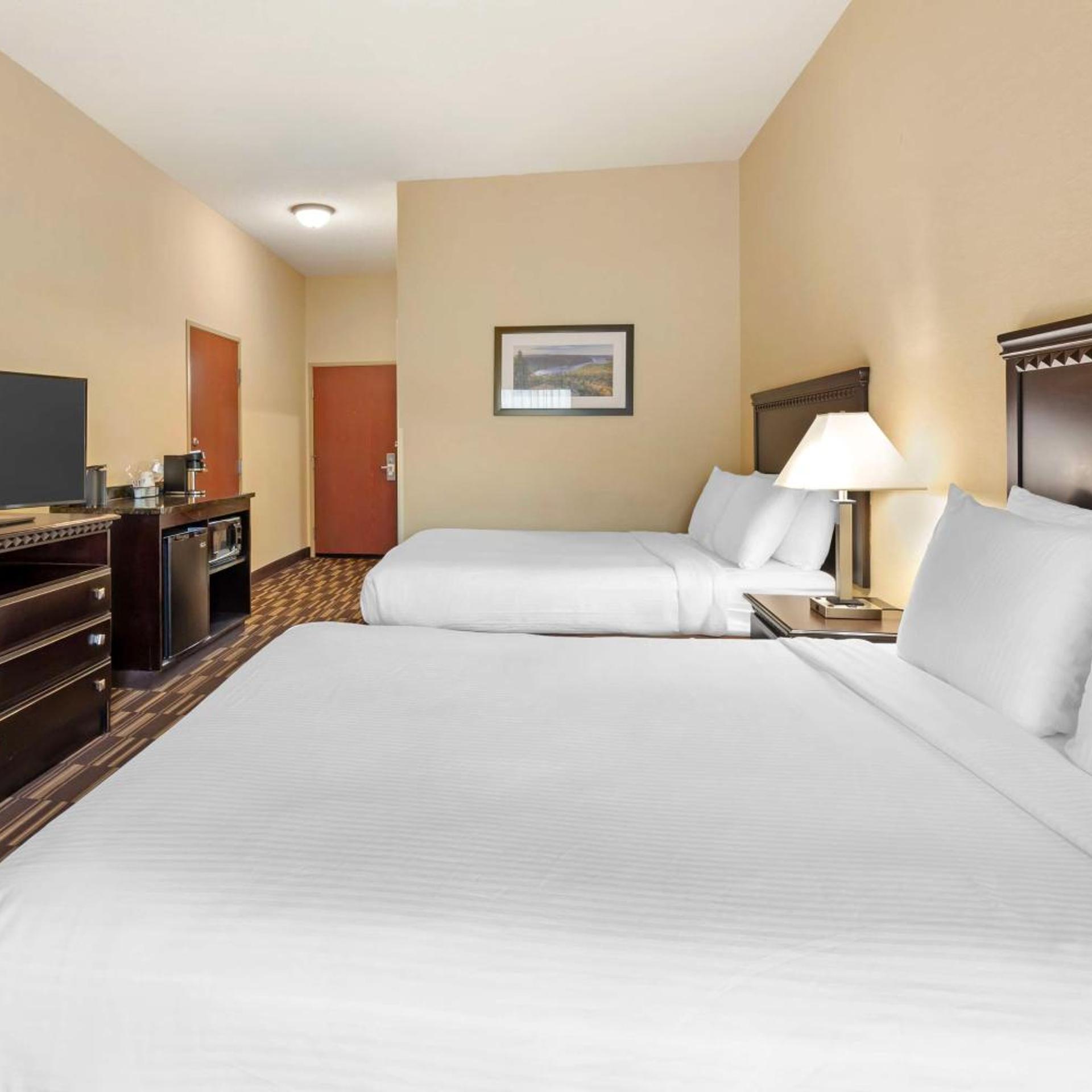 Room, 2 Queen Beds, Bathtub, Accessible