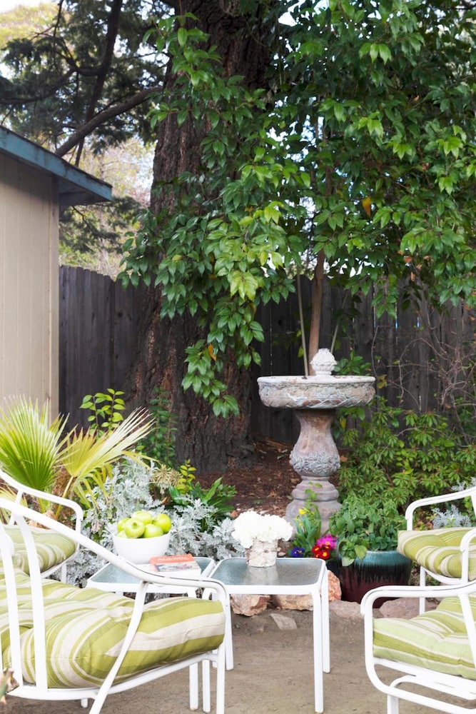 Sonoma Creek Inn 55/56
