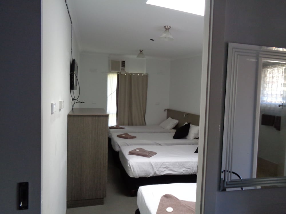 Parkway Motel 9/19