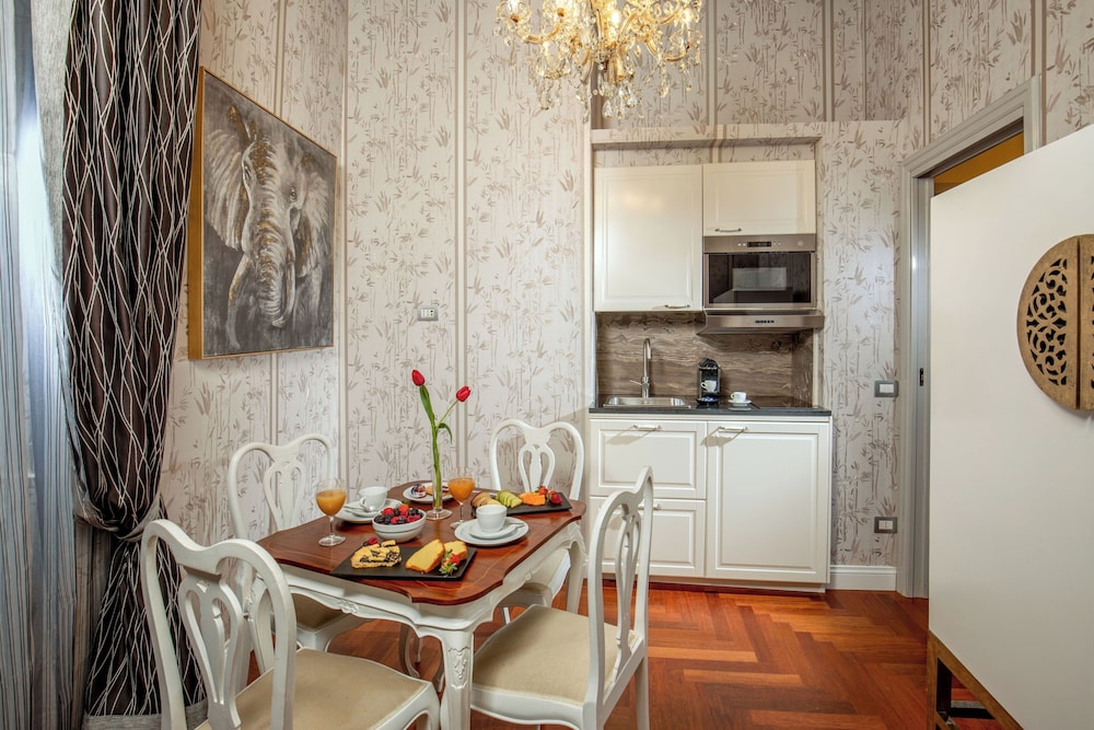 The Inn at the Spanish Steps 97/112