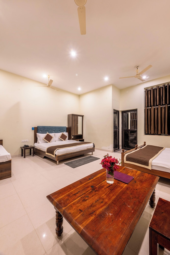 THE COUNTRY SIDE RESORT 37/48