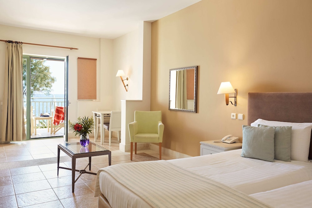Junior Suite, Beach Front, Pool Access, Accessible