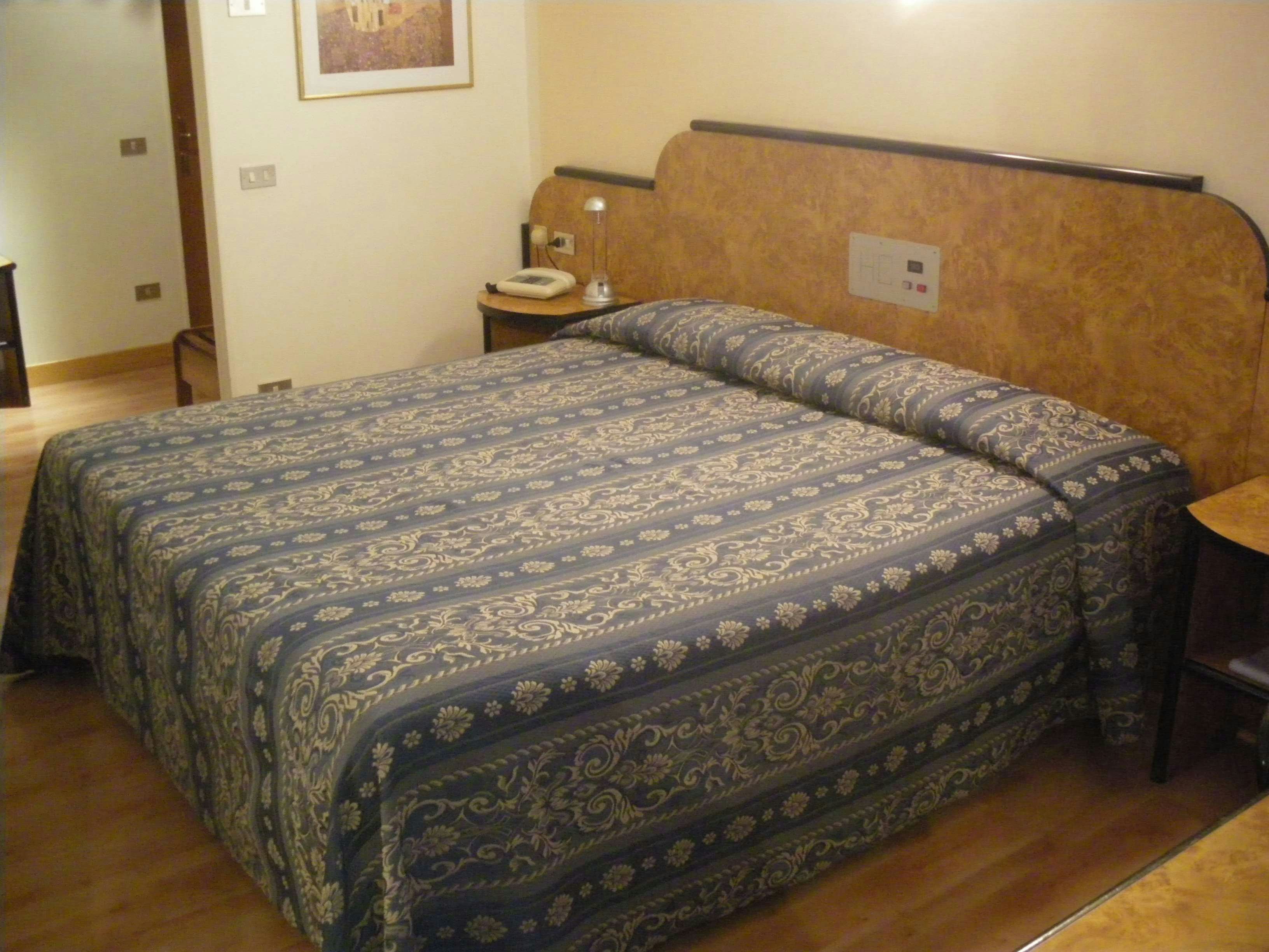 Cristina Hotel 11/40
