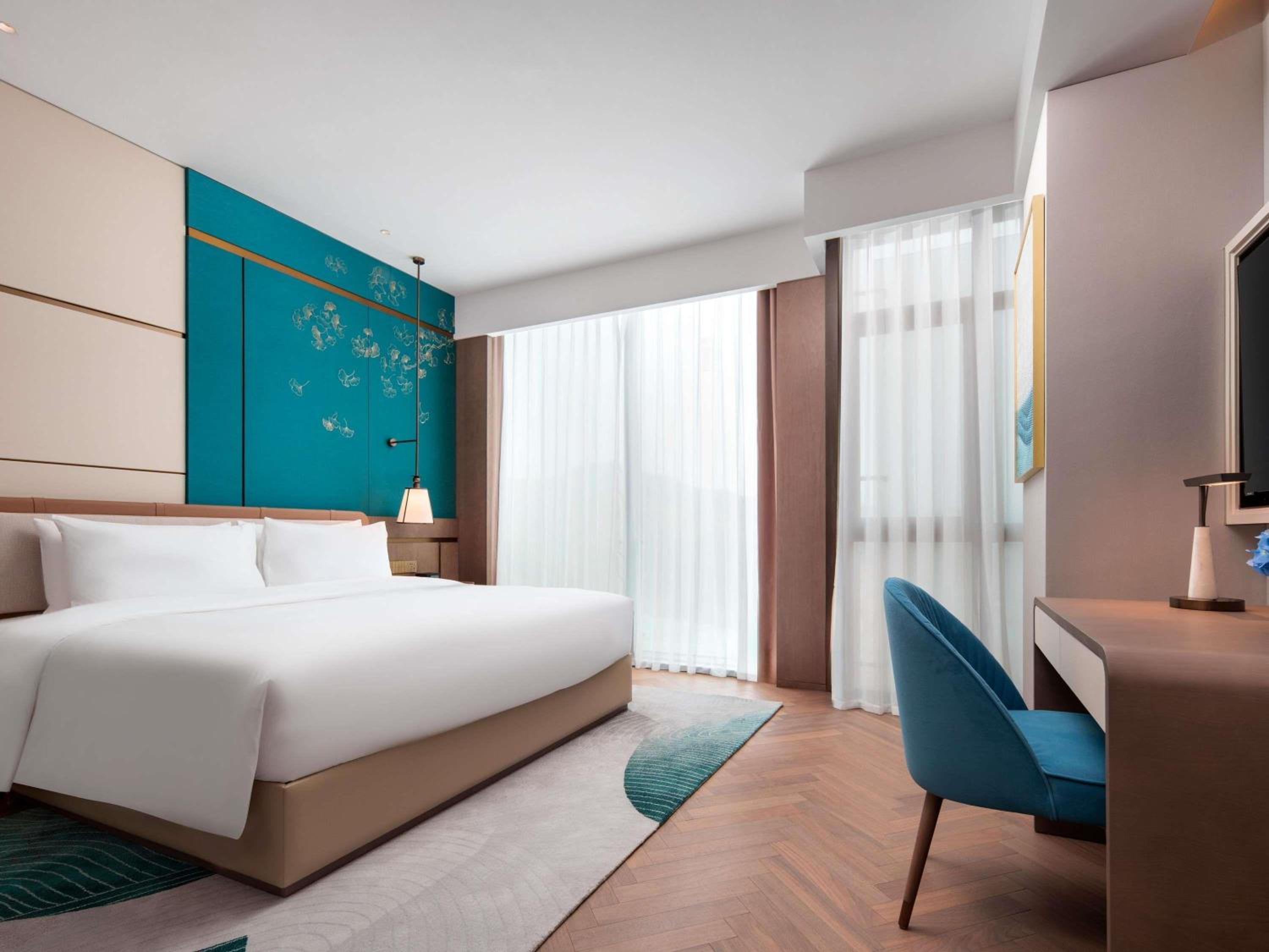 SUPERIOR, KING BED