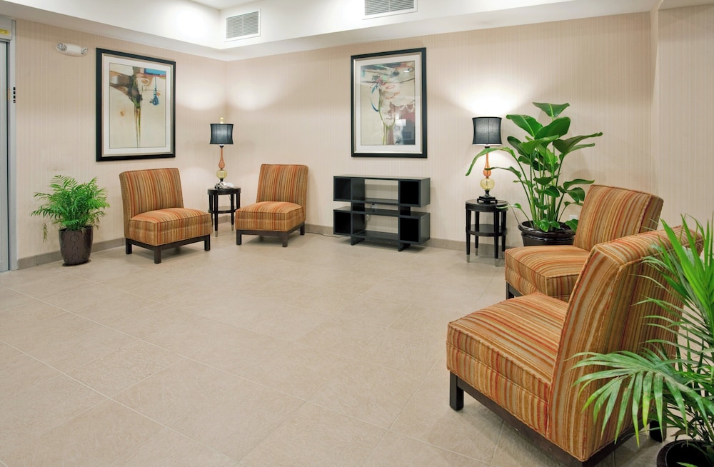 Holiday Inn Express Hotel And Suites Topeka North 36/53