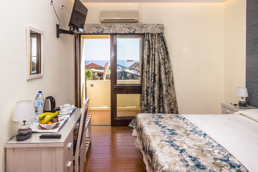 SUPERIOR, DOUBLE BED, LAGOON OR SEA VIEW, BALCONY