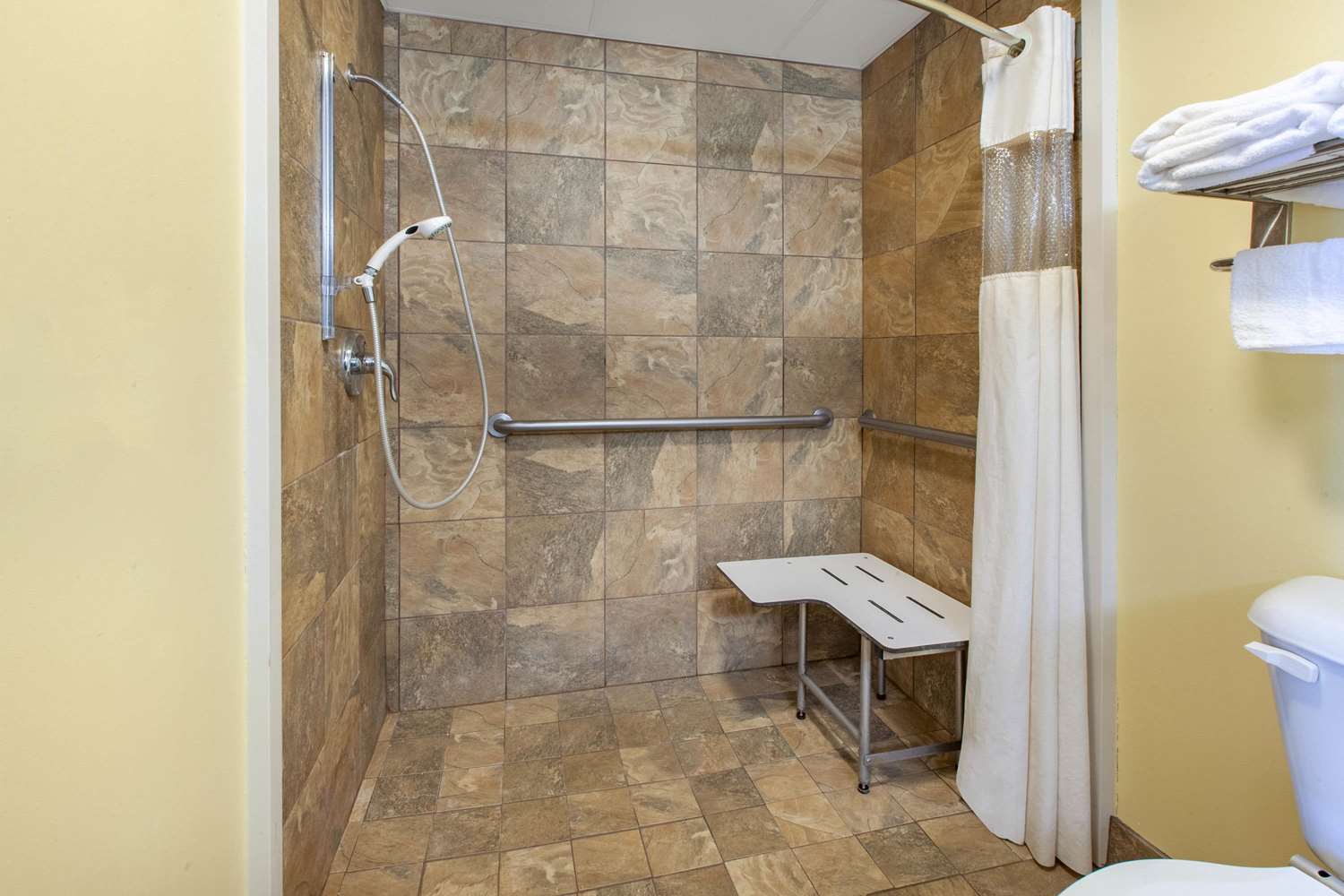 Days Inn by Wyndham Grantville Hershey North 12/13