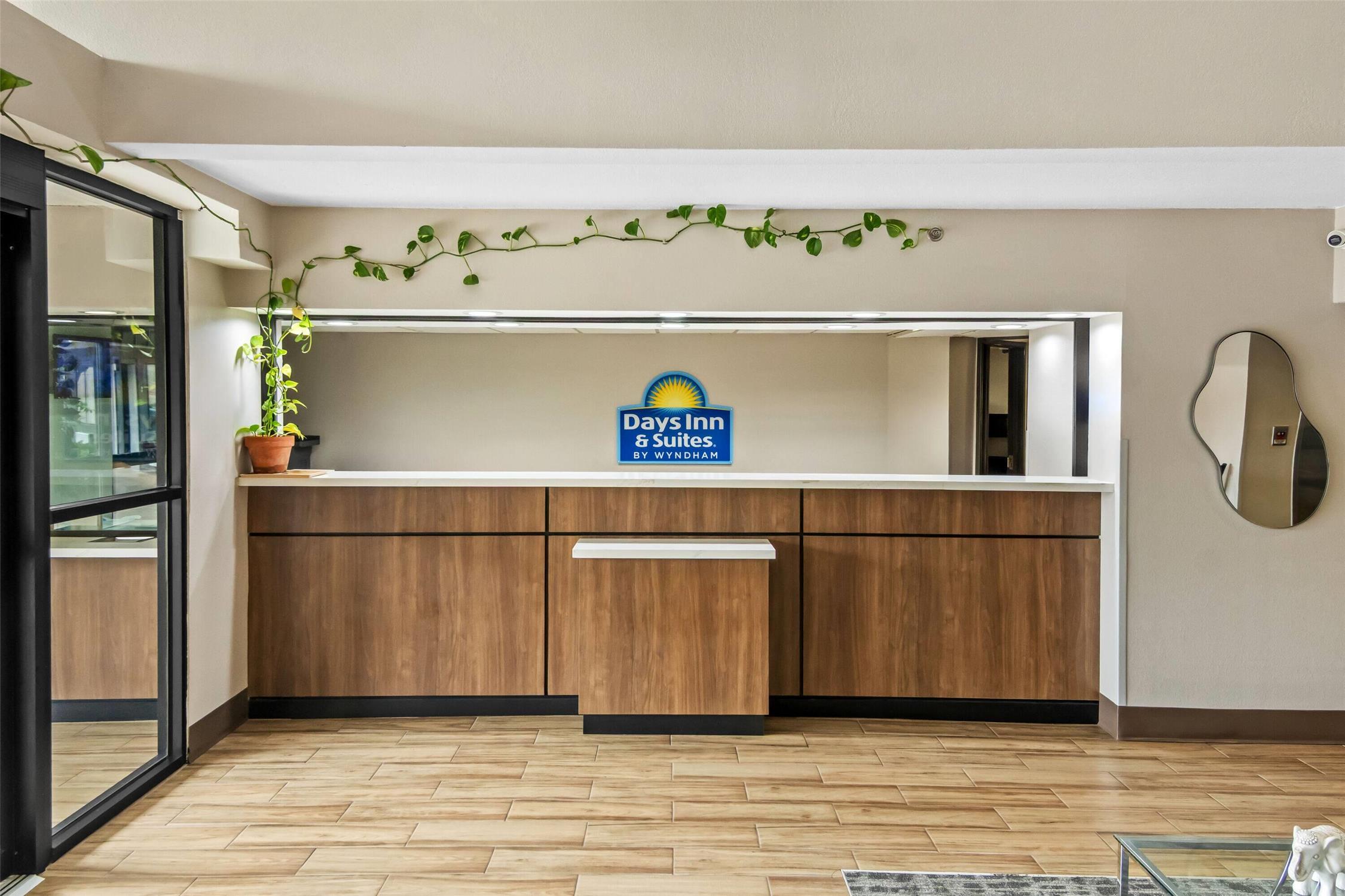 Days Inn & Suites by Wyndham DeSoto 7/44