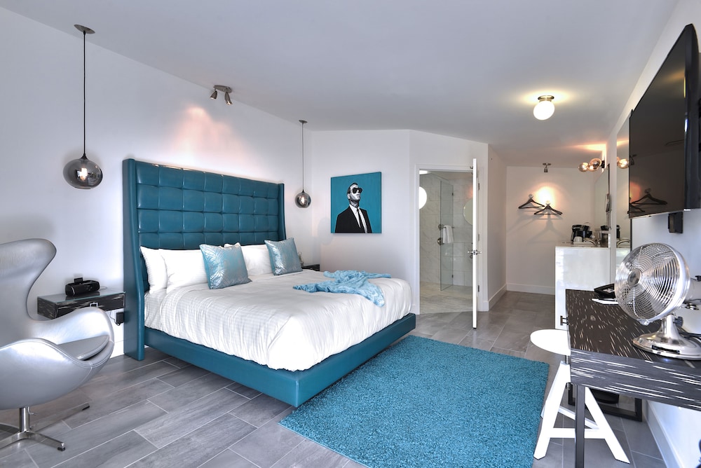 The Palm Springs Hotel 18/53