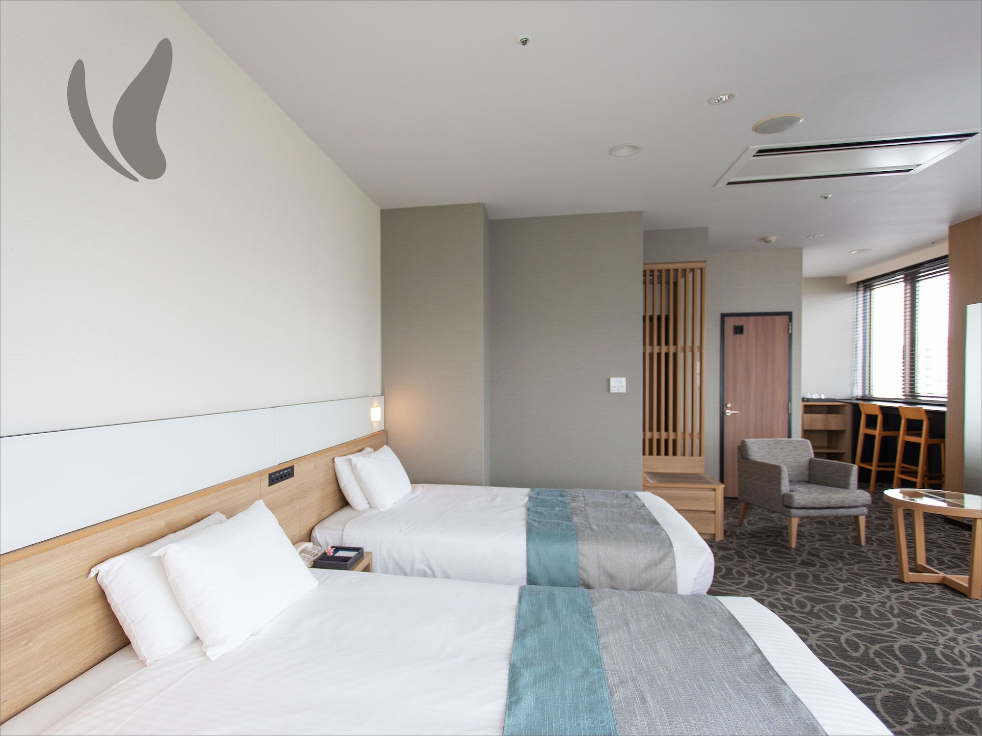DELUXE, 2 DOUBLE BEDS