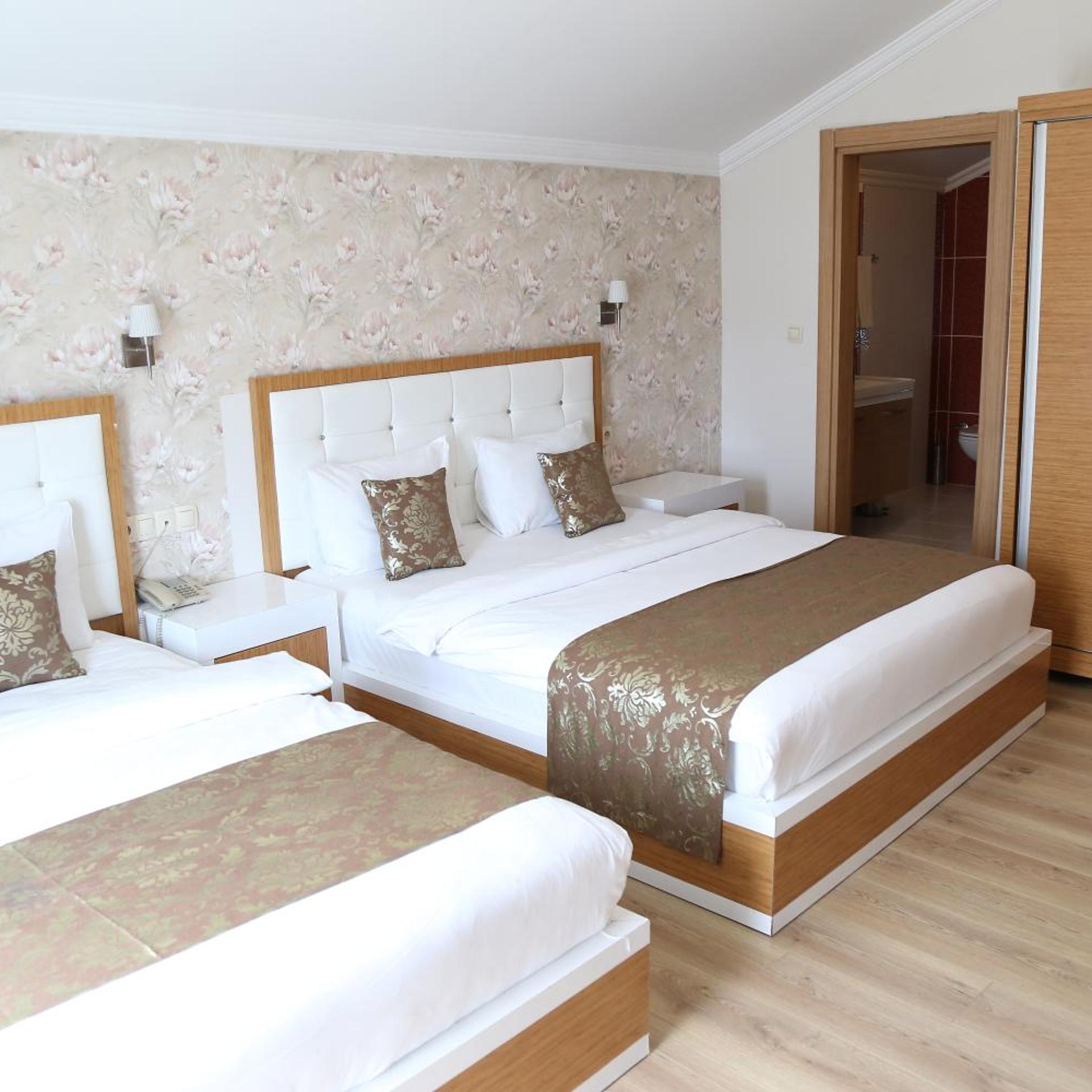 Junior Suite, Family