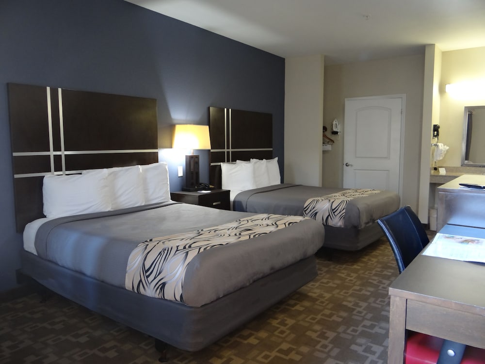 Regency Inn & Suites Baytown 26/62