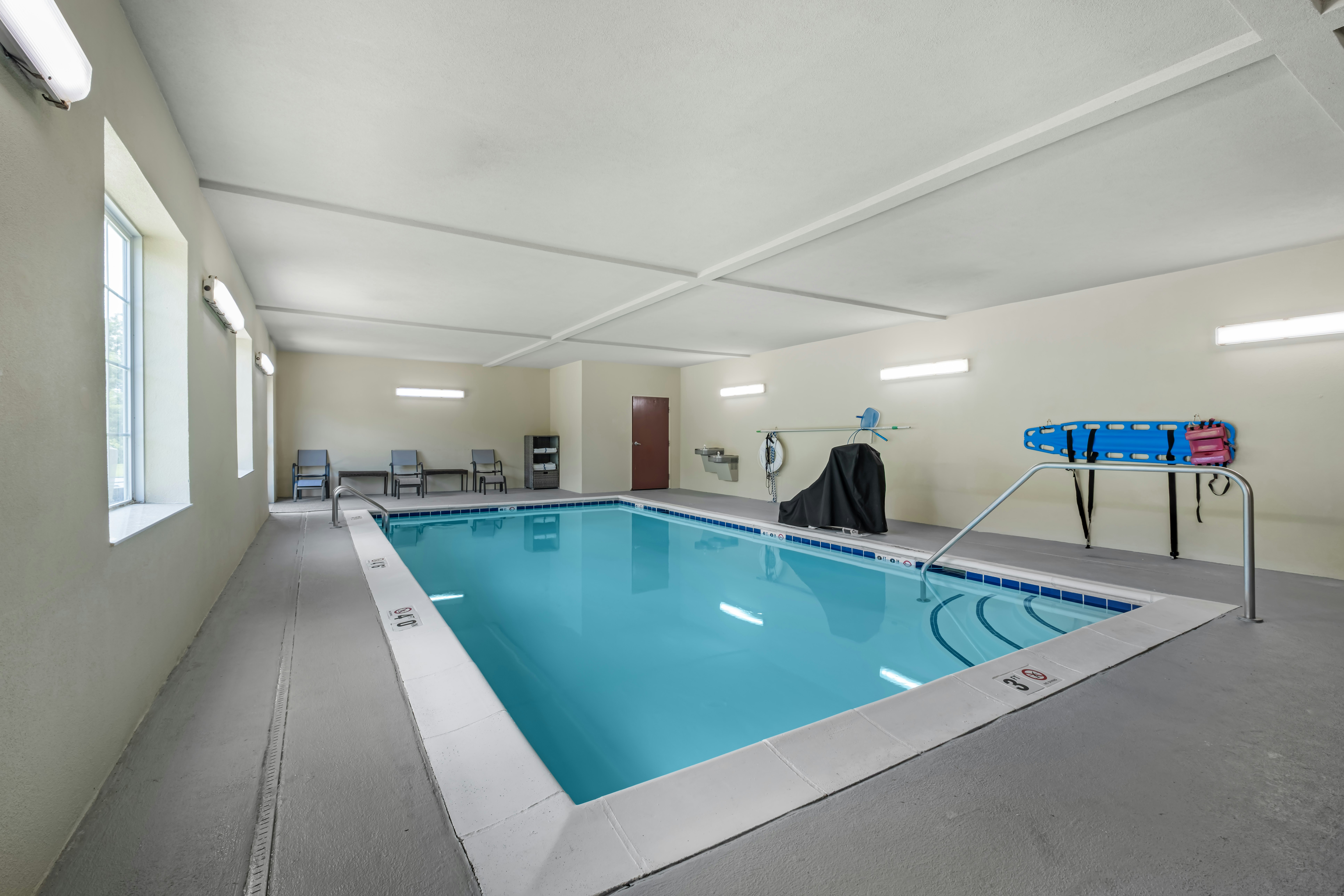 Cobblestone Hotel & Suites - Charlestown In 32/74