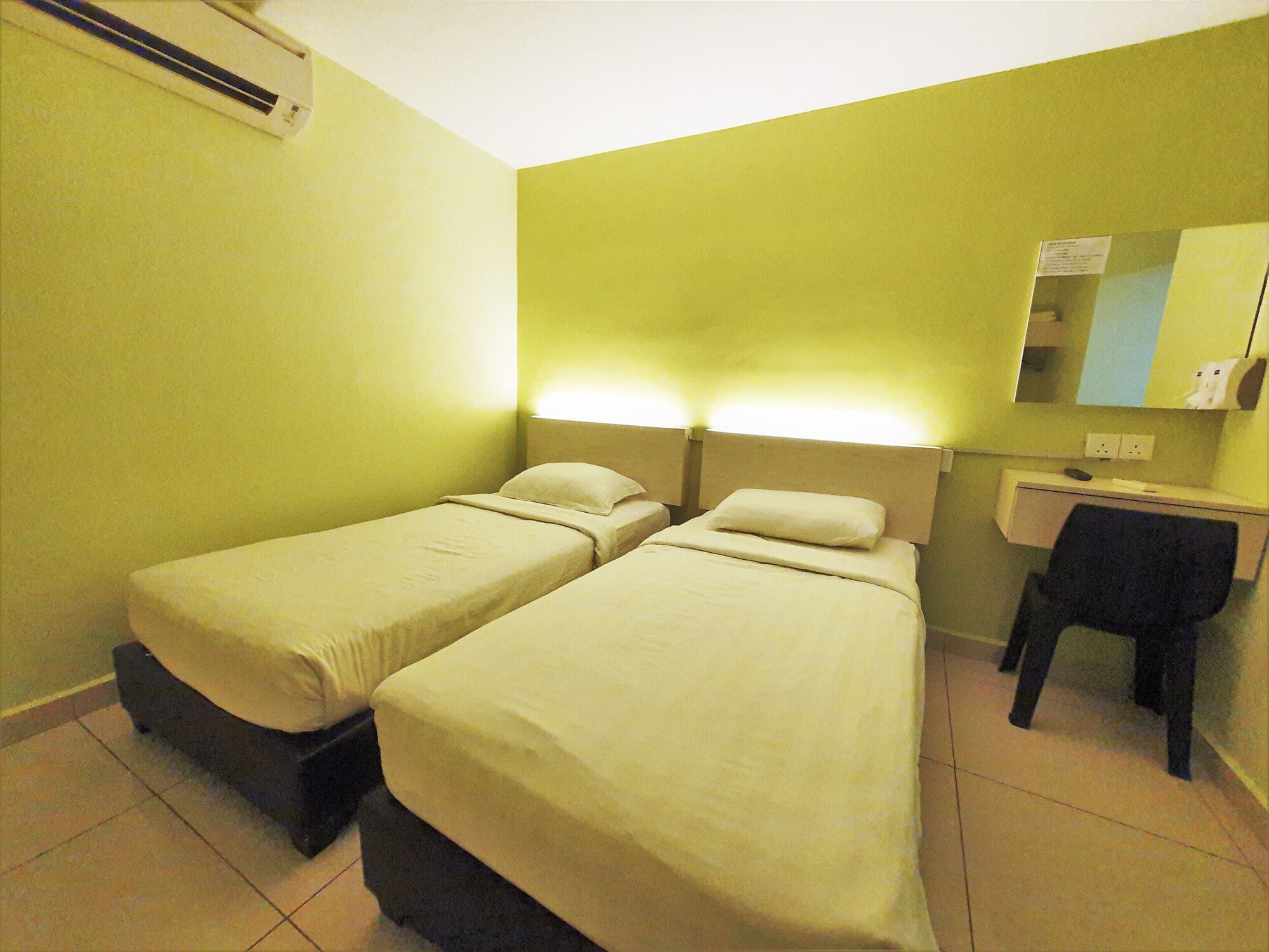 DELUXE, TWIN BEDS