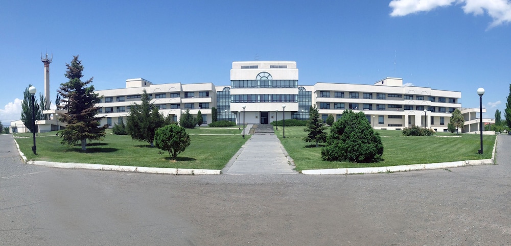 Cross Health Center 25/27