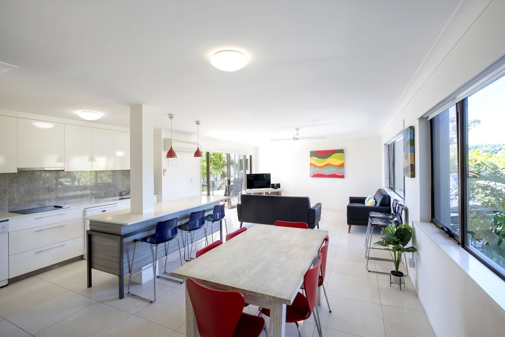 NOOSA SHORES RESORT 51/70
