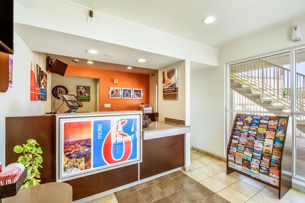 Motel6 Youngtown, AZ - Phoenix - Sun City 11/45