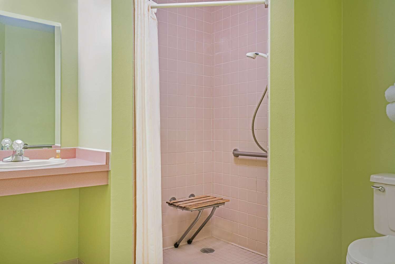 Days Inn By Wyndham West-Eau Claire 24/24