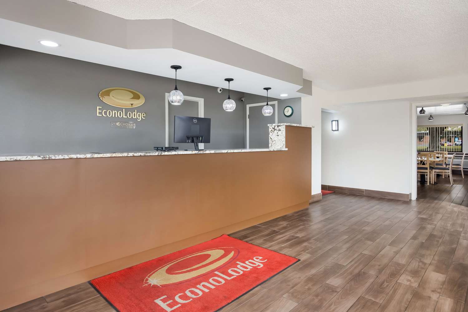 Econo Lodge Live Oak, FL 5/35