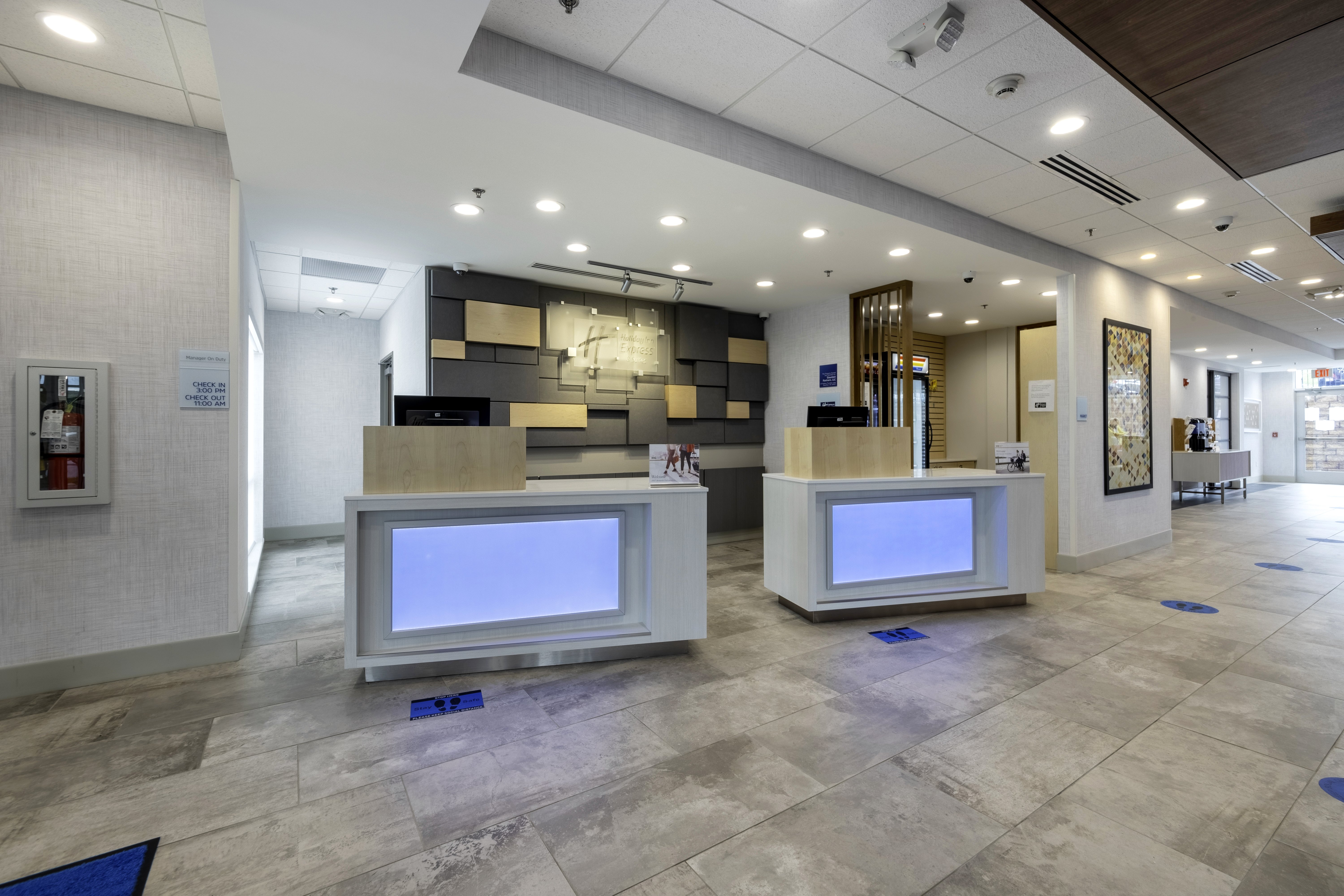 Holiday Inn Express Suites Staunton 6/75