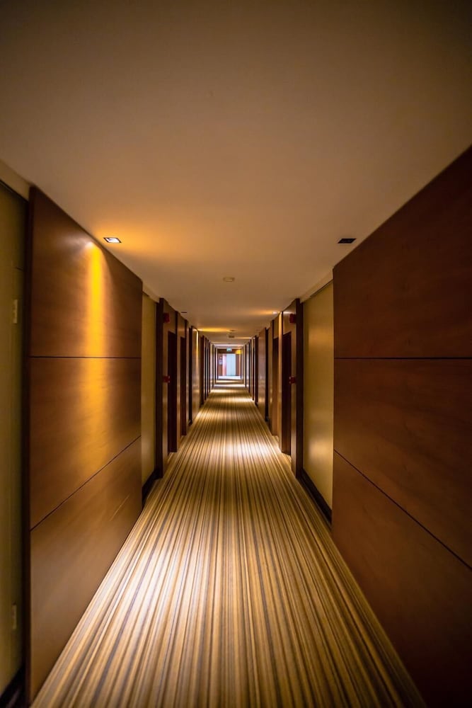 New Travel Lodge Hotel 46/63