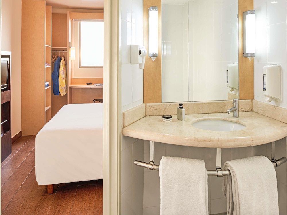 Ibis Cancun Centro 43/44