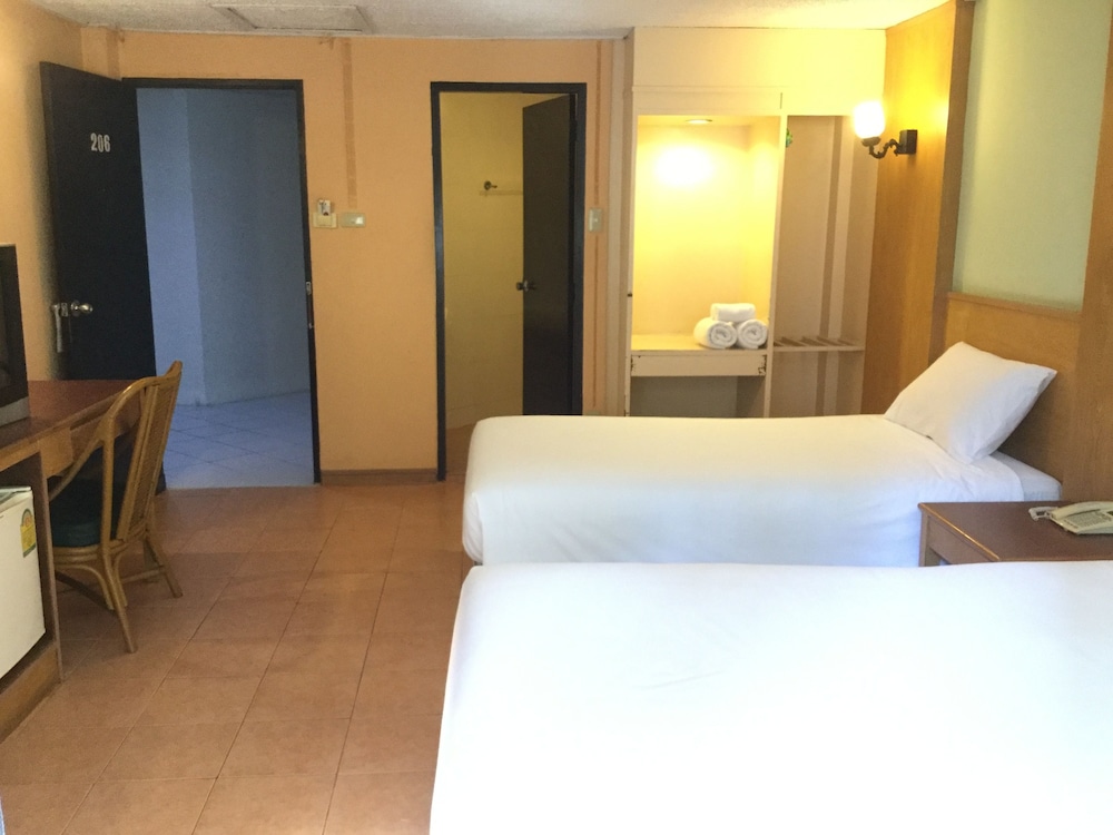 PATTAYA AT NINE 17/60