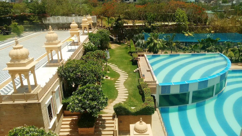 Radisson Blu Udaipur Palace Resort And Spa in UDAIPUR