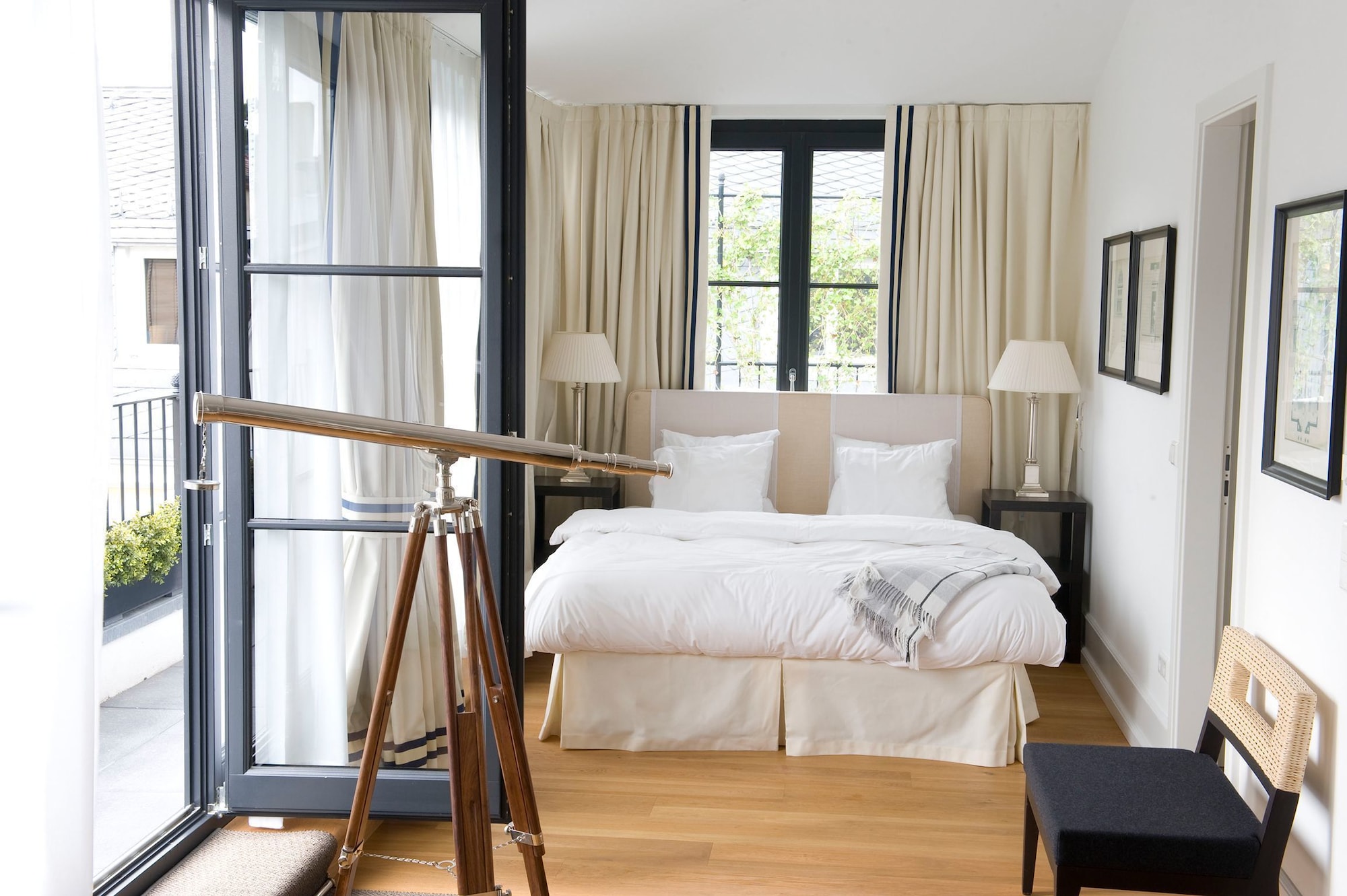 PENTHOUSE, QUEEN BED